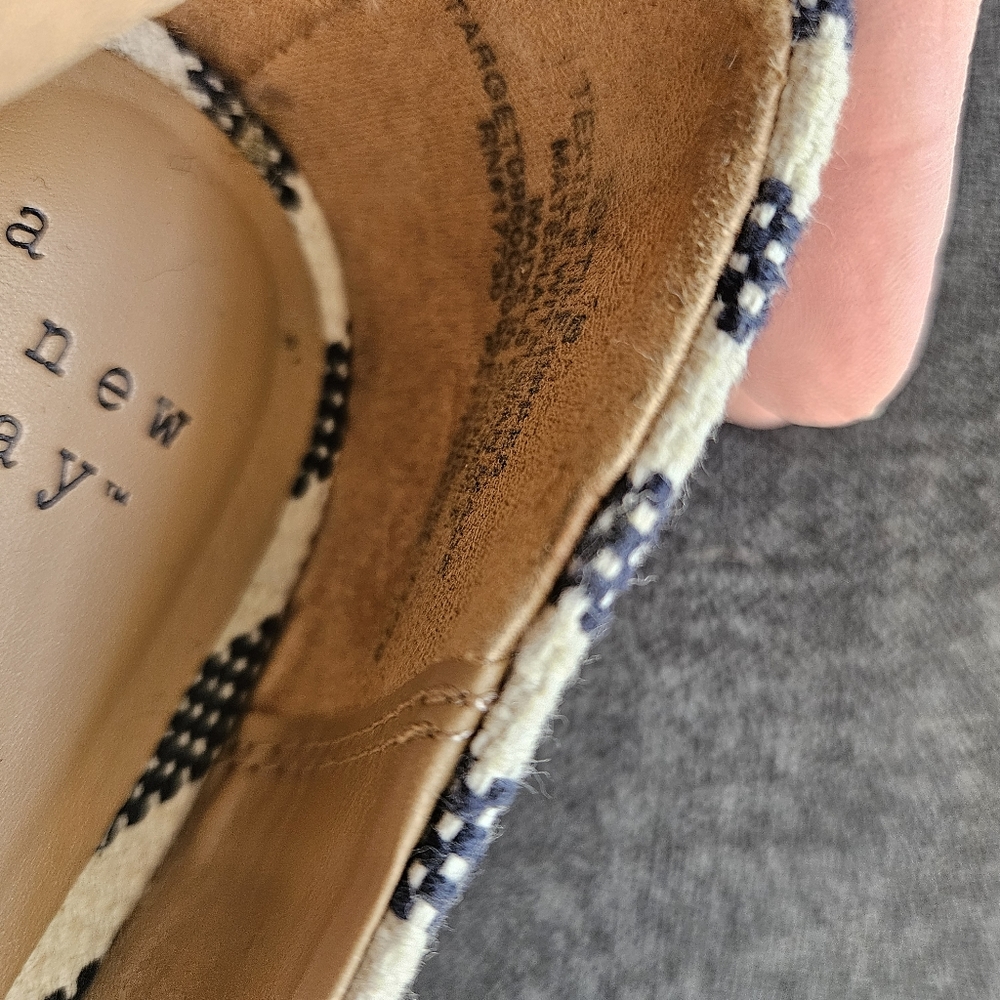 A New Day Striped Textile Slipper Shoes with Bows. SZ 8 - Picture 3 of 15